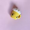 APC_0616172 foto de una cerveza amigurumi tejida a crochet