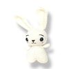 conejo amigurumi sobre fondo blanco FurEver Cute colección completa de amigurumis fáciles en PDF