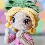 Muñeca crochet Lumi Éclair con vestido detallado hecho a mano