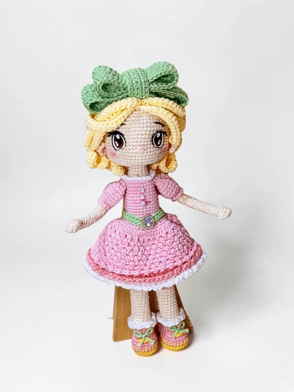 Lumi Éclair amigurumi tejido a crochet en tonos suaves estilo primavera