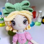 Amigurumi Lumi Éclair en composición visual estética y suave