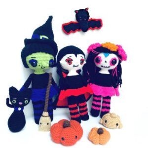 Set de 3 muñecas amigurumi tejidas a crochet de tema halloween y dia de muertos en colores negro con rosa, rojo, morado