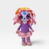 patron-amigurumi-catrina-rosa-2025-7 Patrón amigurumi de Rosa la Catrina, vista frontal de la muñeca de crochet terminada.